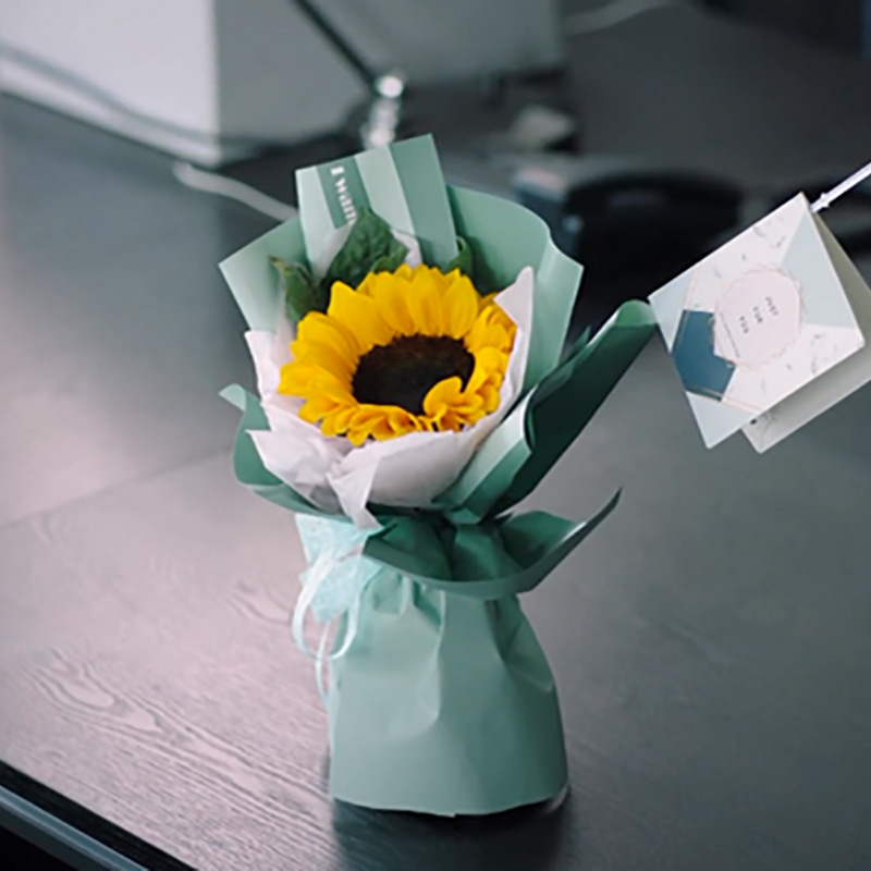 MYHC-22 Papel de regalo de flores con película nacarada horizontal con borde de una sola cara de 57 × 57 cm (± 2 cm)