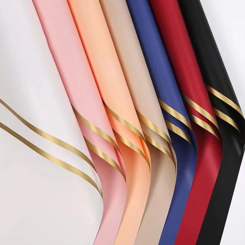 Papel de regalo de flores con película nacarada sólida con borde dorado MYHC-27
