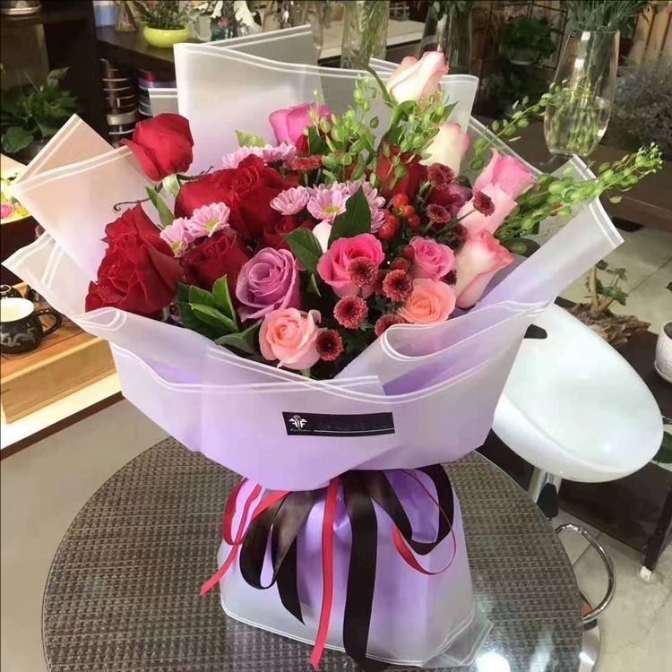 MYHC-54 Película de embalaje de flores de plástico de color degradado con borde de línea blanca doble de una cara