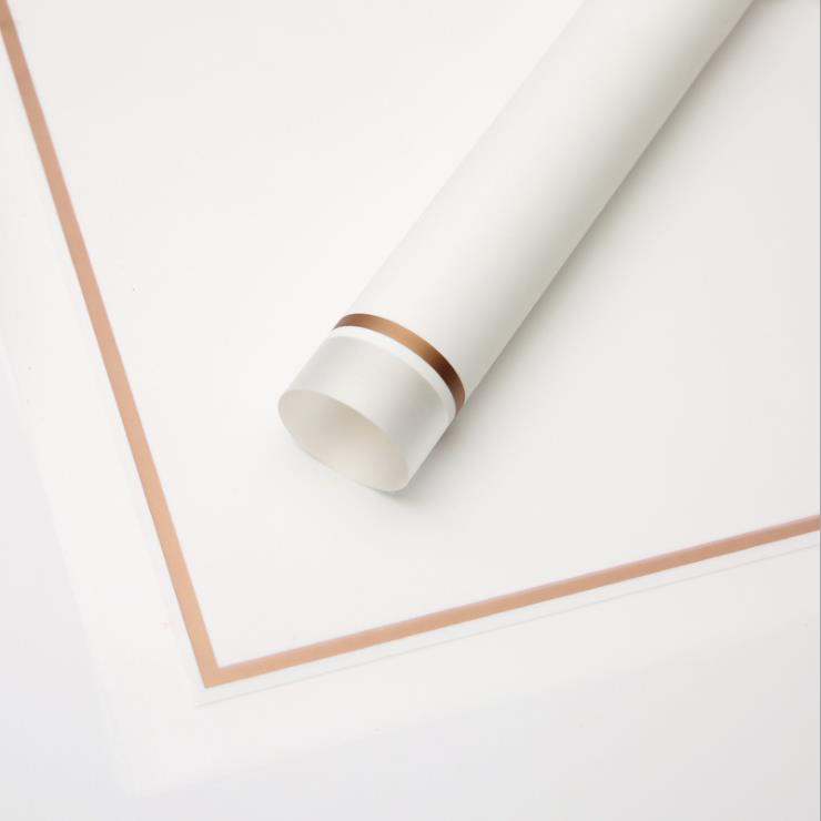 MYHC-61 Borde blanco con borde dorado Película mate Papel de regalo de flores mate