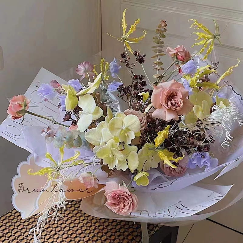 Papel de regalo de flores con película de gelatina de pétalos