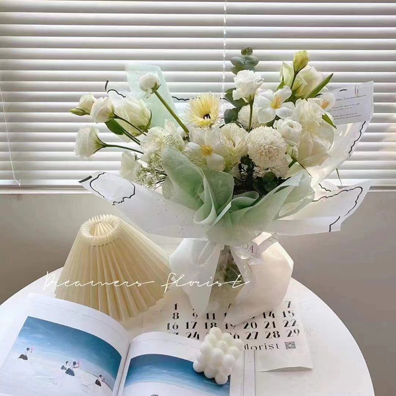 Papel de regalo de flores con película de gelatina de pétalos