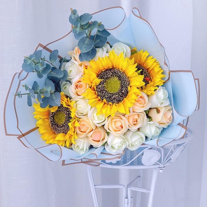 Papel de regalo de flores mate con bordes dorados