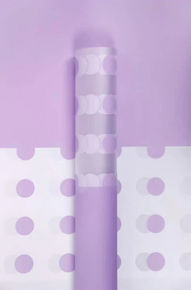 Papel de regalo transparente con flores de lunares