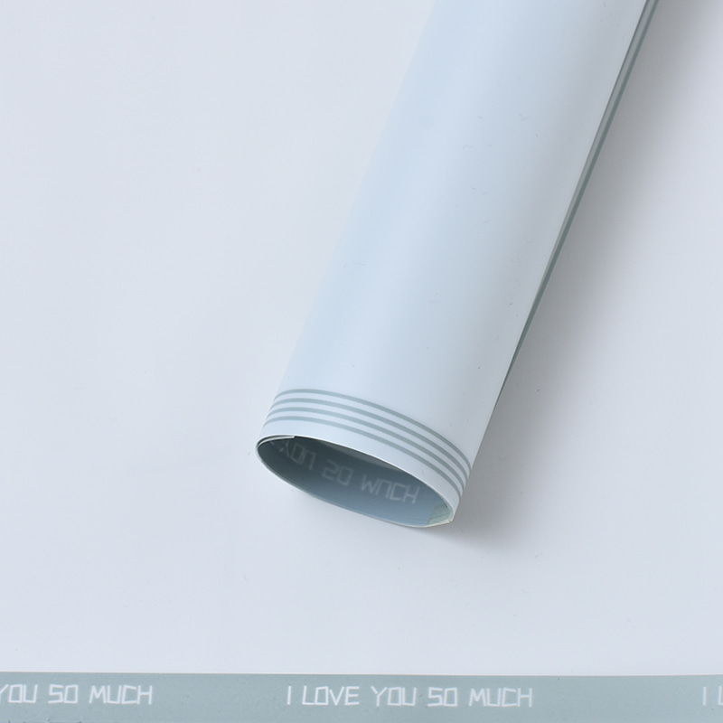 Papel de regalo de flores de laminación mate de relieve impermeable de plástico