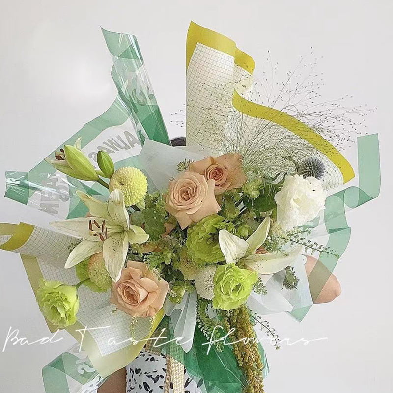 Papel de regalo floral iridiscente a cuadros de doble cara