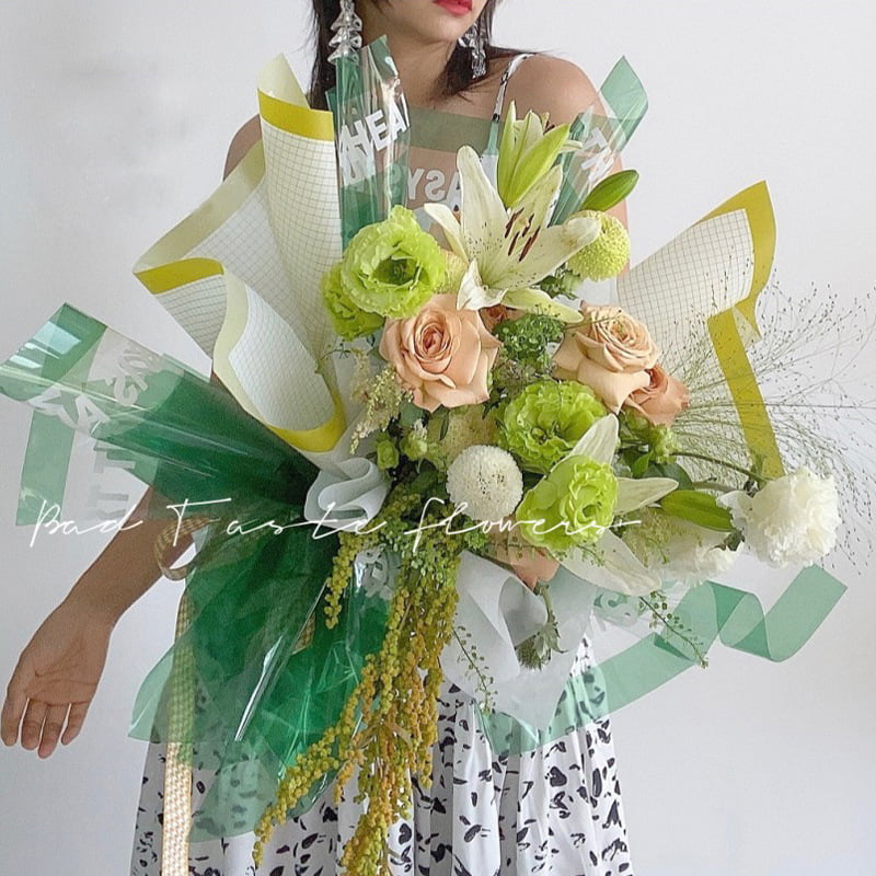 Papel de regalo floral iridiscente a cuadros de doble cara