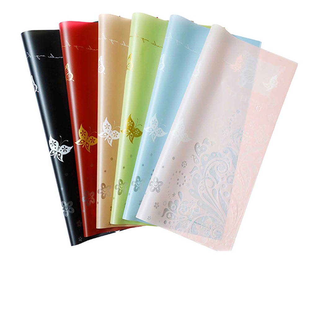 Embalaje de ramo impermeable Papel Nossa con revestimiento de una cara Diseño de estampado de mariposa ahuecado
