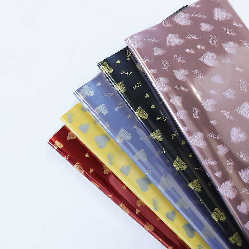 La prenda impermeable floral del papel de empaquetado del diseño de la impresión del amor espesó el solo lado cubierto