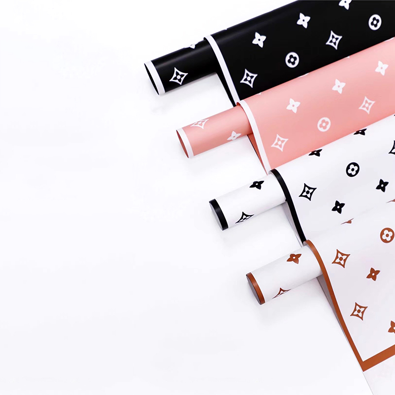 Papel de regalo marca Louis