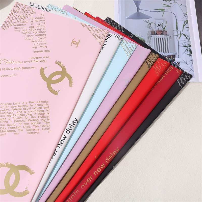 Papel de regalo marca Chanel.