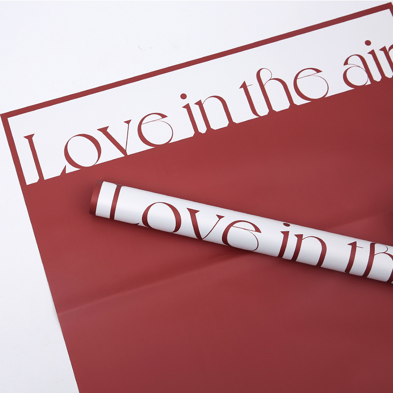 Ramo de papel de regalo grueso con palabras artísticas.