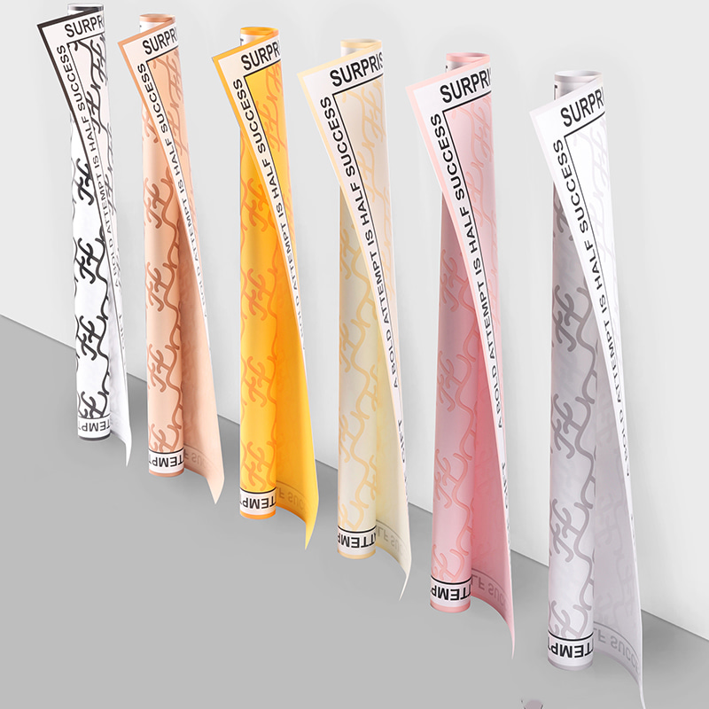 Papel de regalo de flores de marca Hera en varios colores.