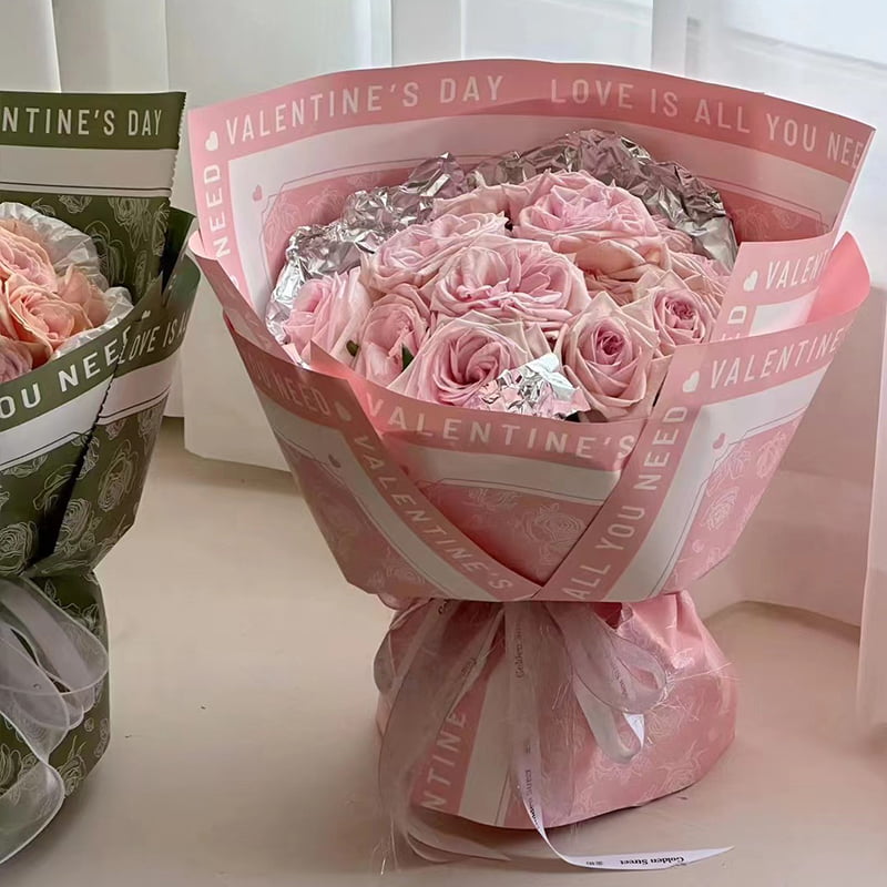Papel de regalo de flores con patrón de rosas