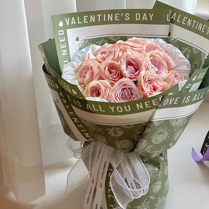 Papel de regalo de flores con patrón de rosas