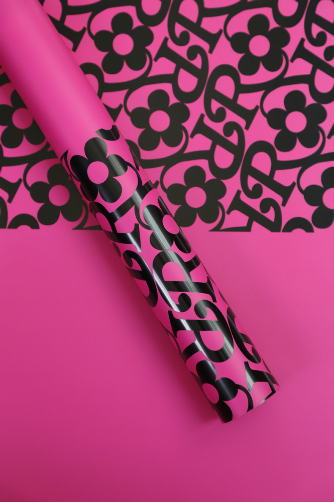 Papel de regalo de flores con estampado de flores de película mate