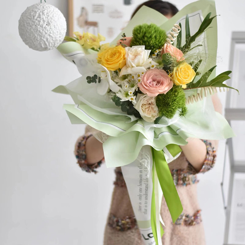 Papel de regalo de flores con letras suaves