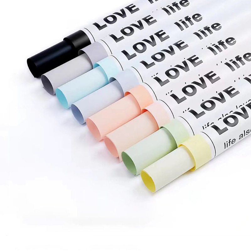 Papel de regalo de flores con letras suaves