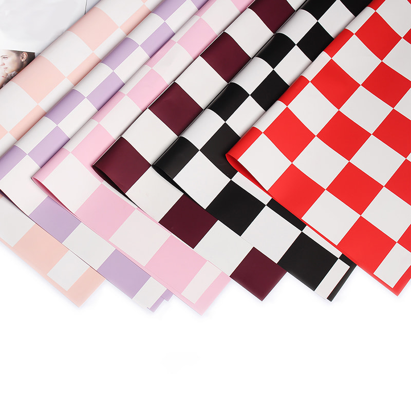 Papel de regalo para ramo de cuadros bicolor