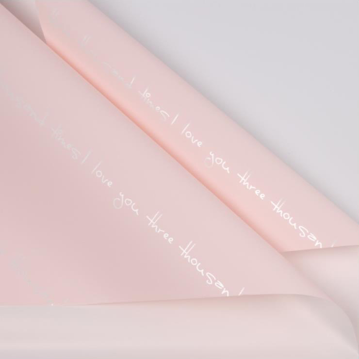 Papel de regalo con estampado de ramo romántico